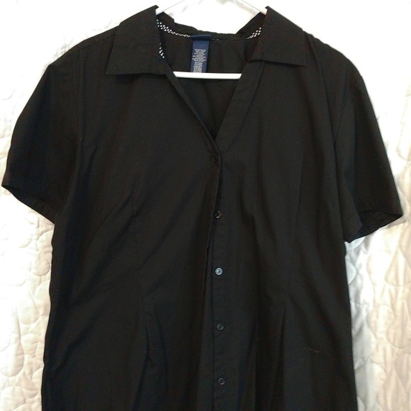 Basic Editions Tops - Short sleeved button front collared shirt